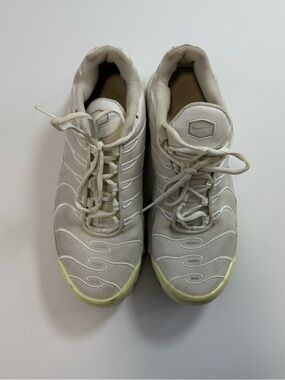 Nike Air size 10 White Mesh Sneakers not cloth approved nursing school shoe